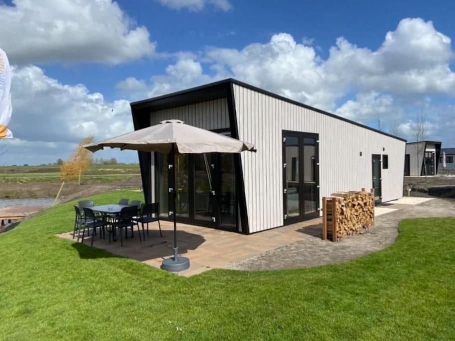 Tiny Vakantiehuis Aan Het Water Met Eigen Steiger En Airco Kampen Bagian luar foto