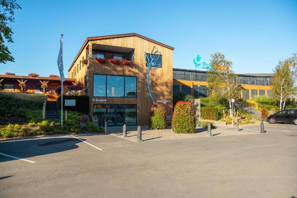 Tiny Vakantiehuis Aan Het Water Met Eigen Steiger En Airco Kampen Bagian luar foto